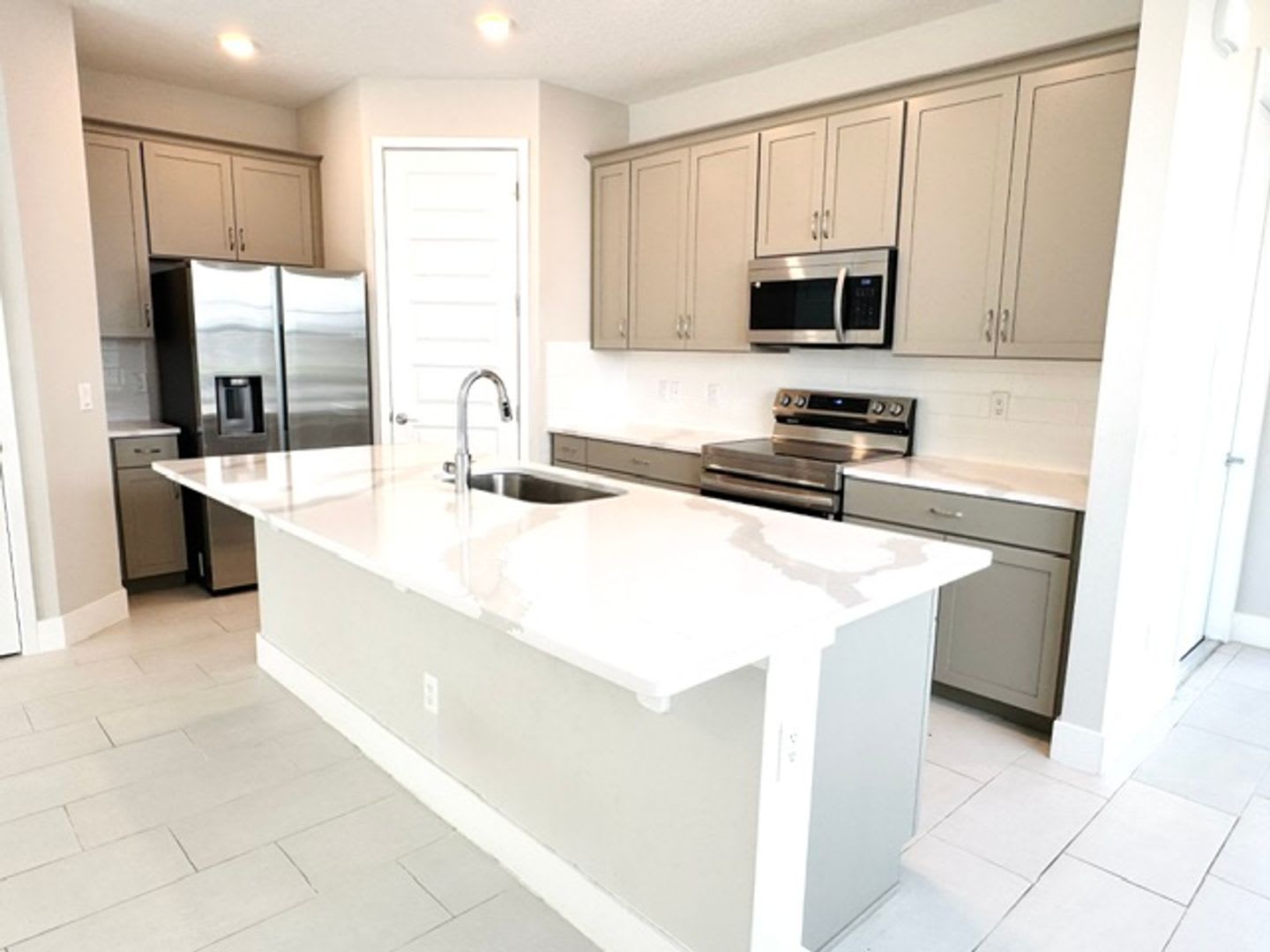 For Rent In Reunion Resort 3 Bedroom 2 5 Bathroom Corner Lot Townhome – photo 2
