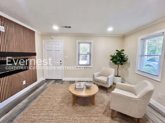 1000 Hill Street Southeast – photo 1