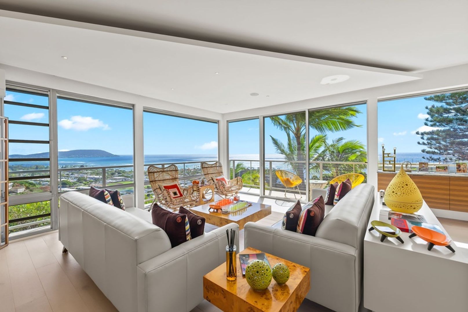 Kahala Hills Estate: Luxe Oceanview Villa w/ Infinity Pool, Gym & Views – photo 3