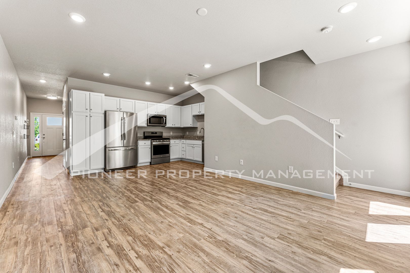 Beautiful Townhome With Attached Garage And Central A C – photo 4
