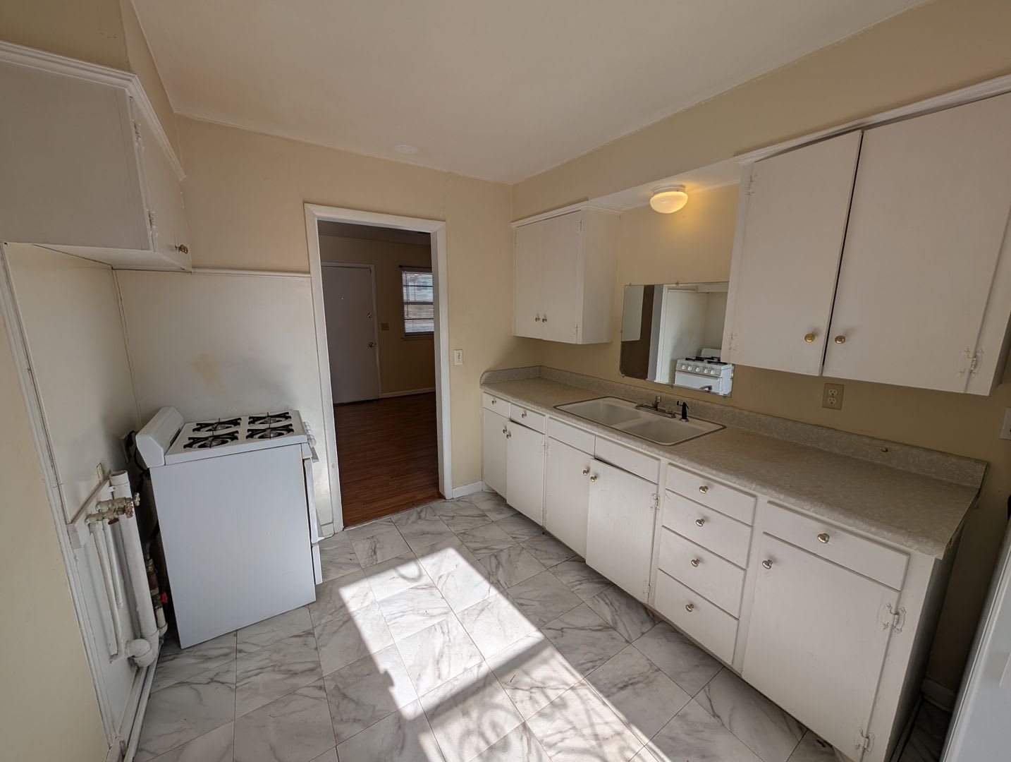 2 bed, 1 bath duplex house in Edmond with central heat and air next to UCO campus – photo 4