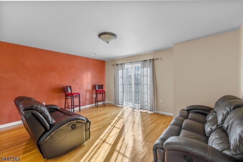 23 Chester Ave – photo 2