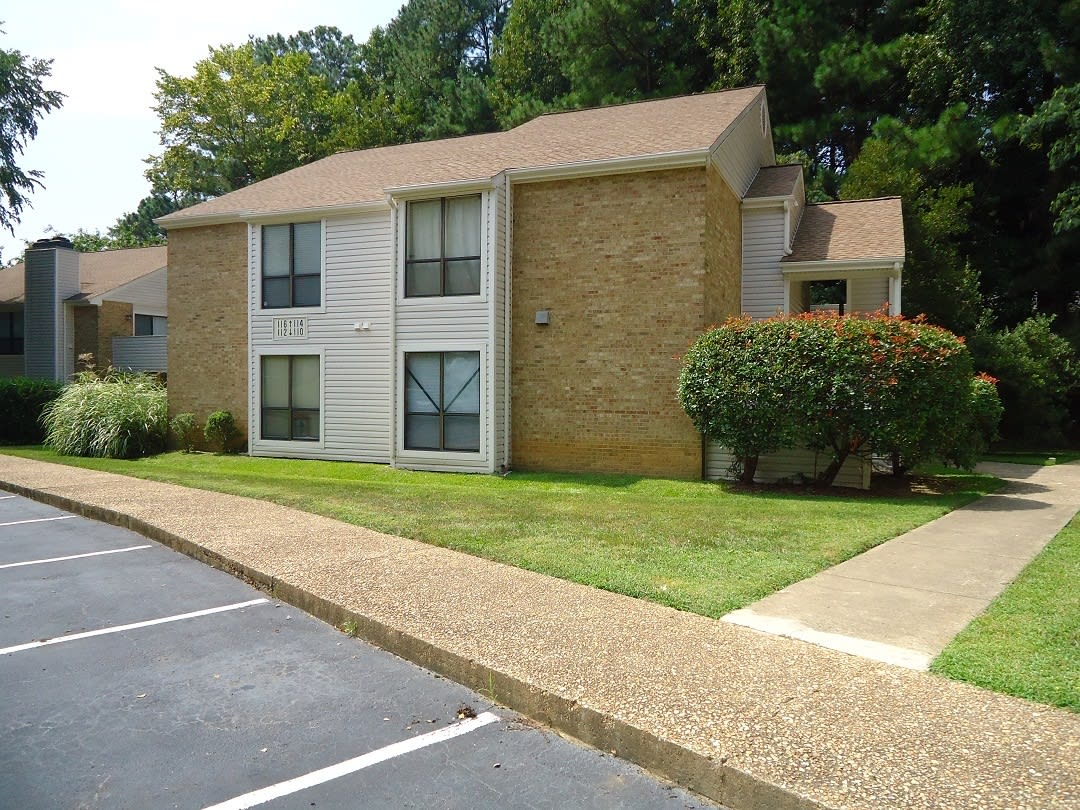 110 Manhattan Court – photo 1