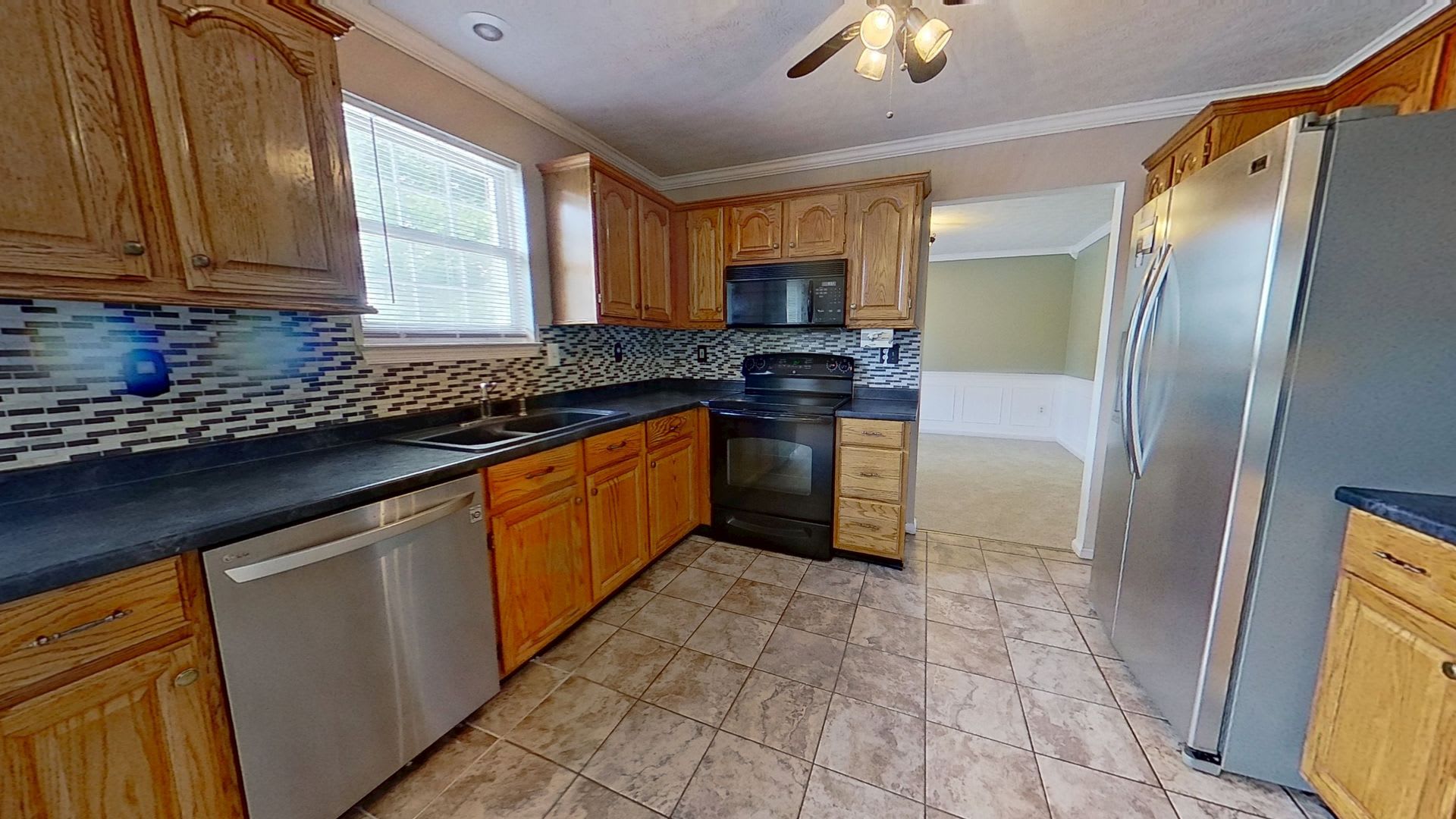 Spacious Single Family Home – photo 3
