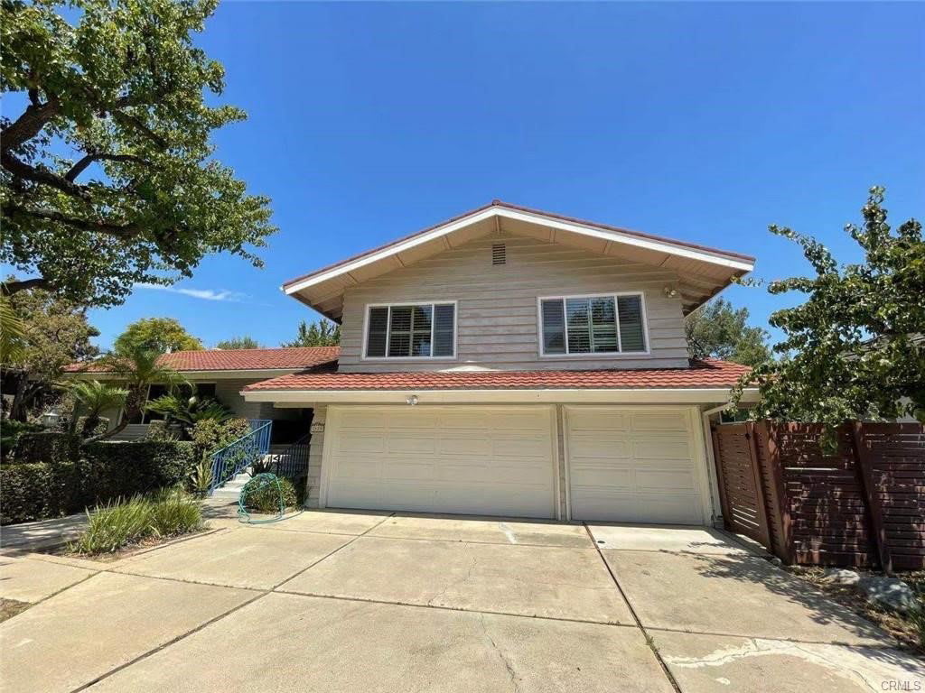 1420 Kensington Drive – photo 1