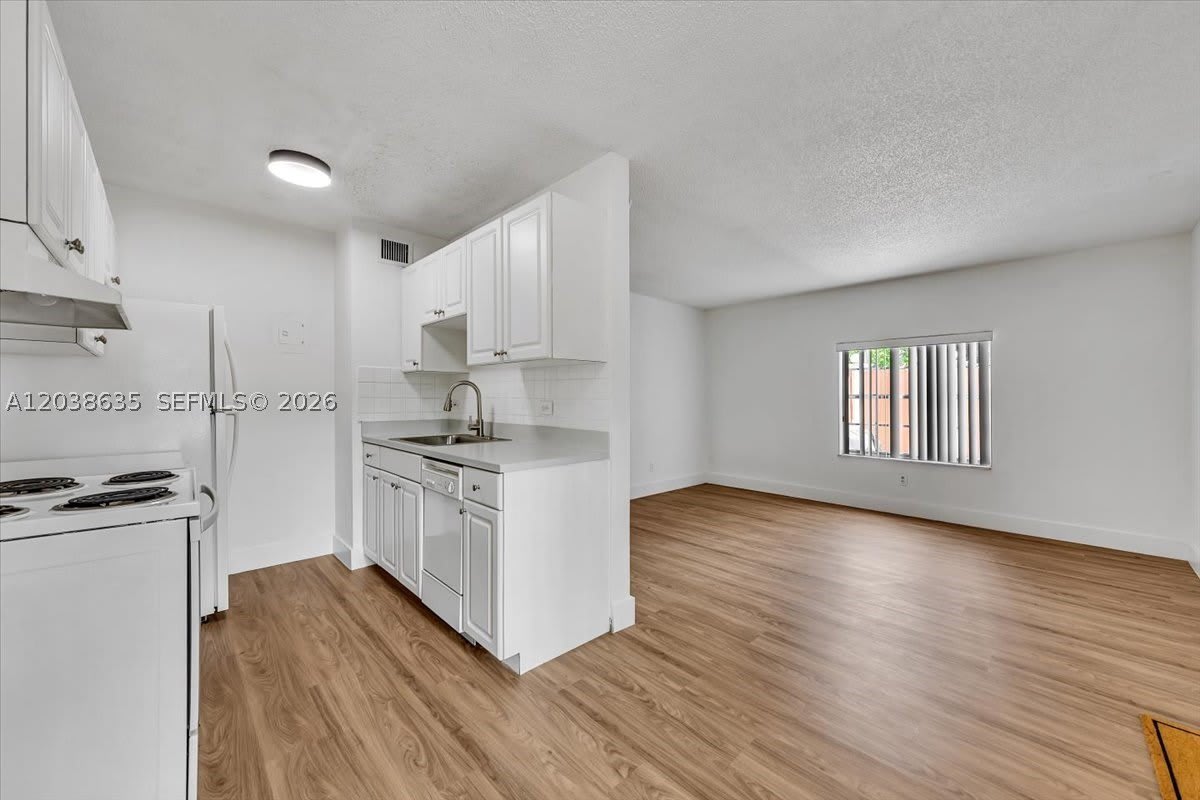 1405 Miami Rd – photo 4