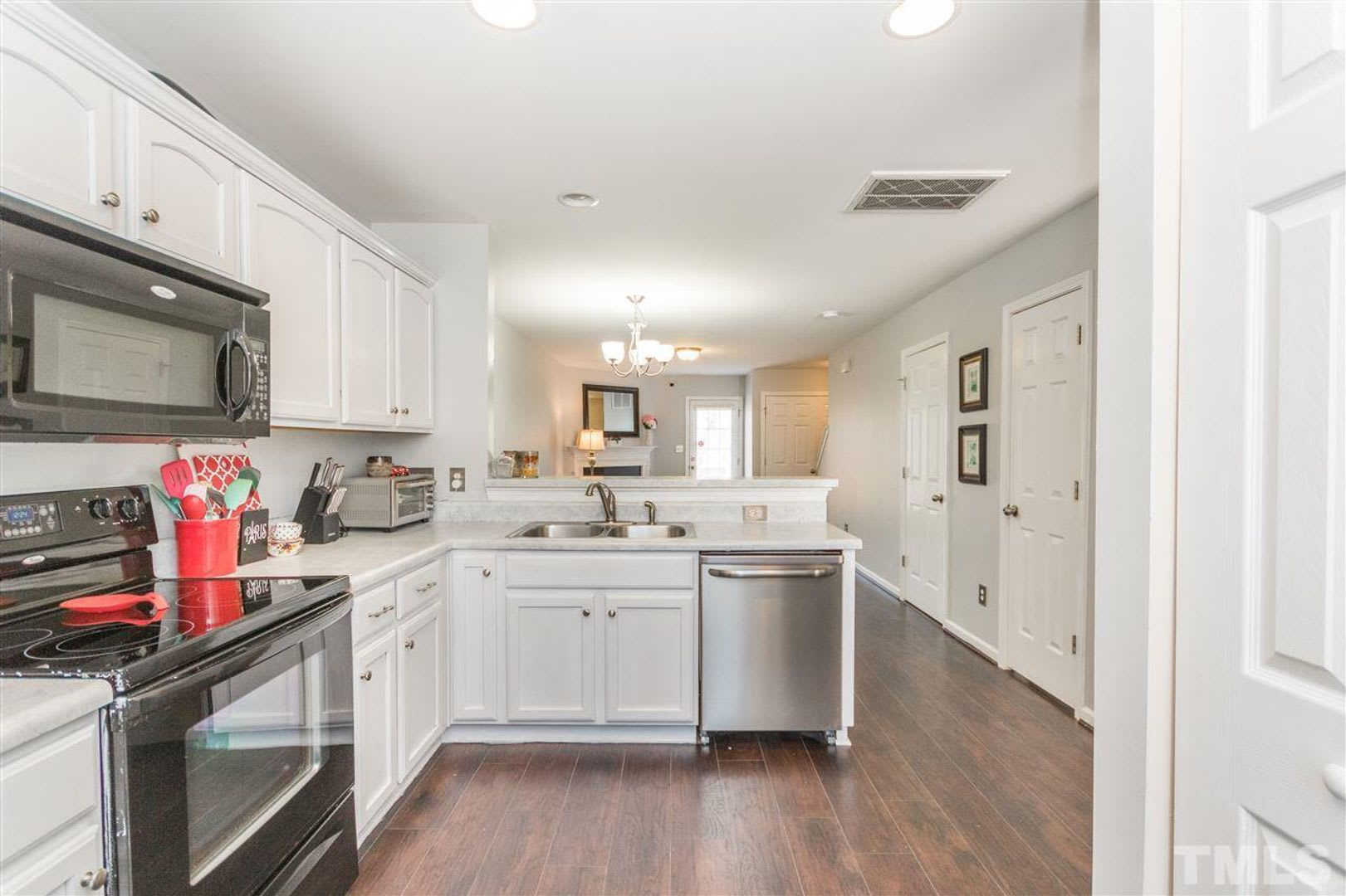Room in 3 Bedroom Townhome at Big Bass Dr – photo 3