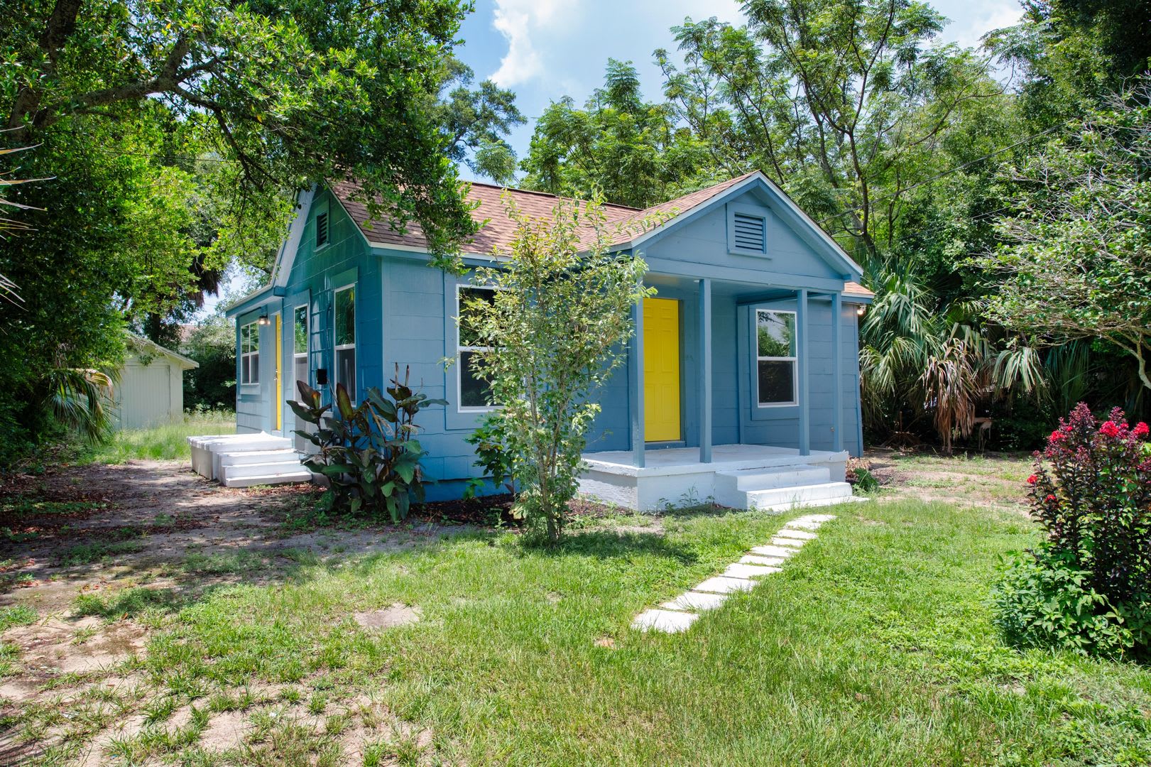 1/2 OFF FIRST MONTH’S RENT + WAIVED APPLICATION FEES! – photo 2