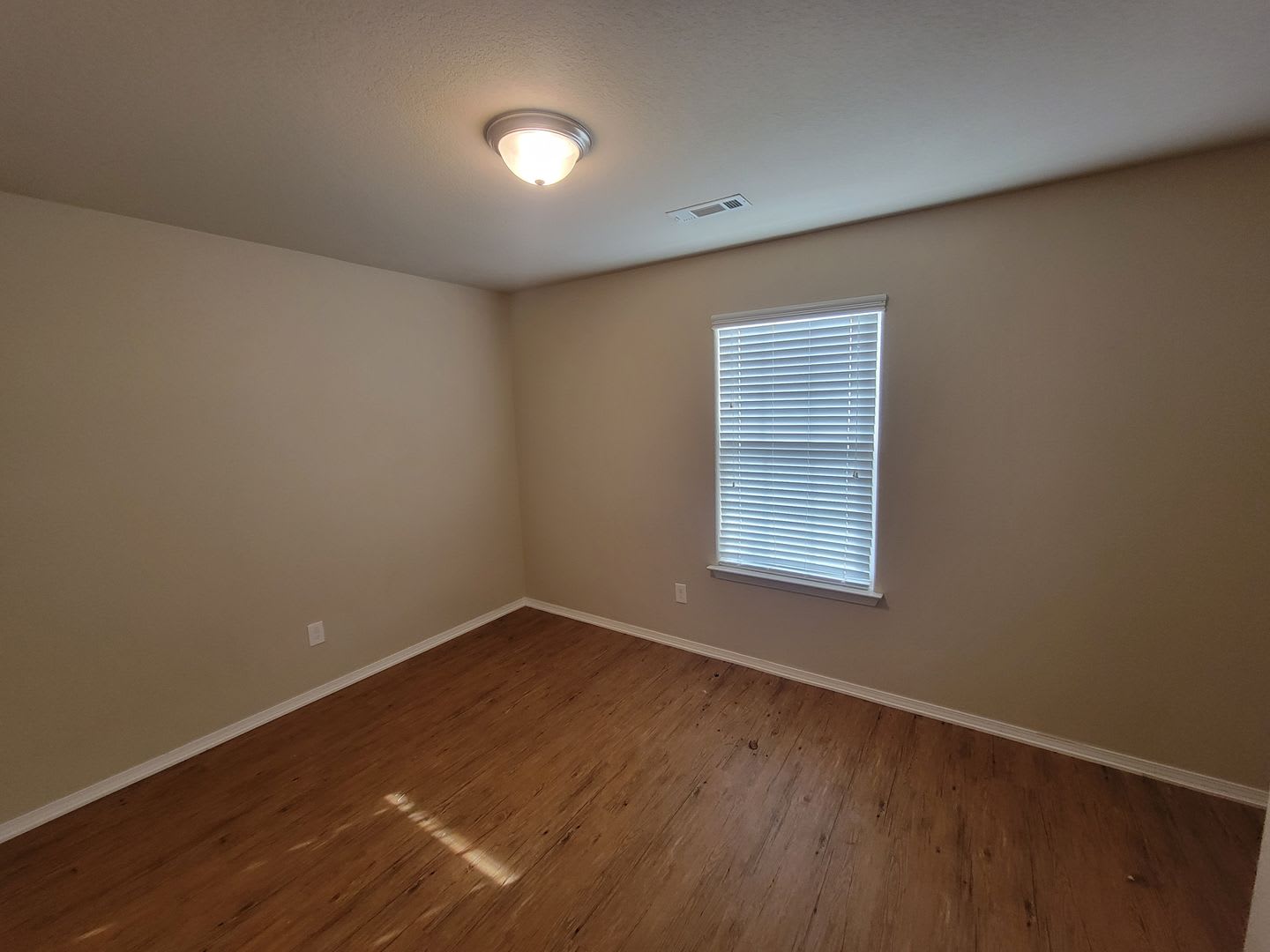 Nice 3 bedroom 2 bath home – photo 3