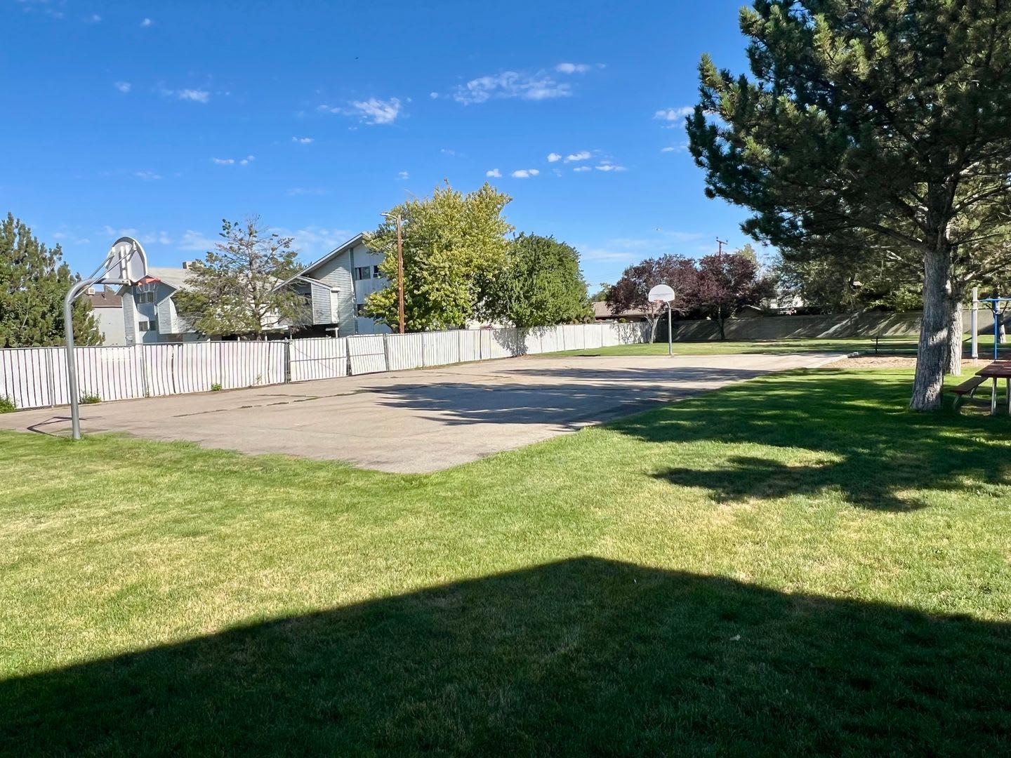 Move in special! 3 bed 1.5 bath townhome/condo available Soon! – photo 3