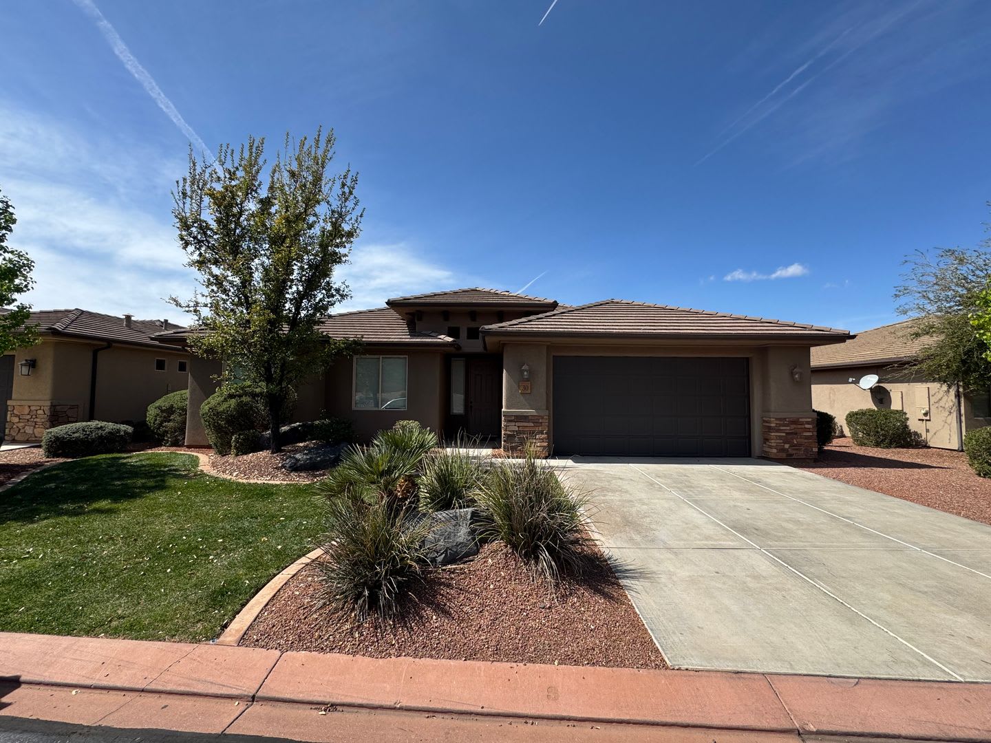 Highly Desirable Lakota Ridge Quiet Neighborhood 1 Month Free Rent – photo 1