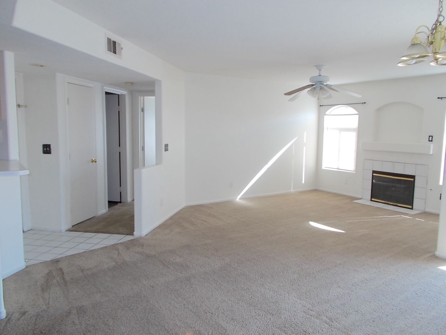 Charming 2 Bed / 2 Bath Condo with Fireplace & Balcony – Prime Location! – photo 5