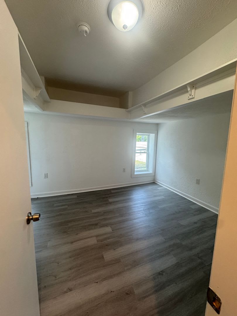 Video in Pictures! Pittsburgh Riverfront Neighborhood 2 Bedroom House – photo 4