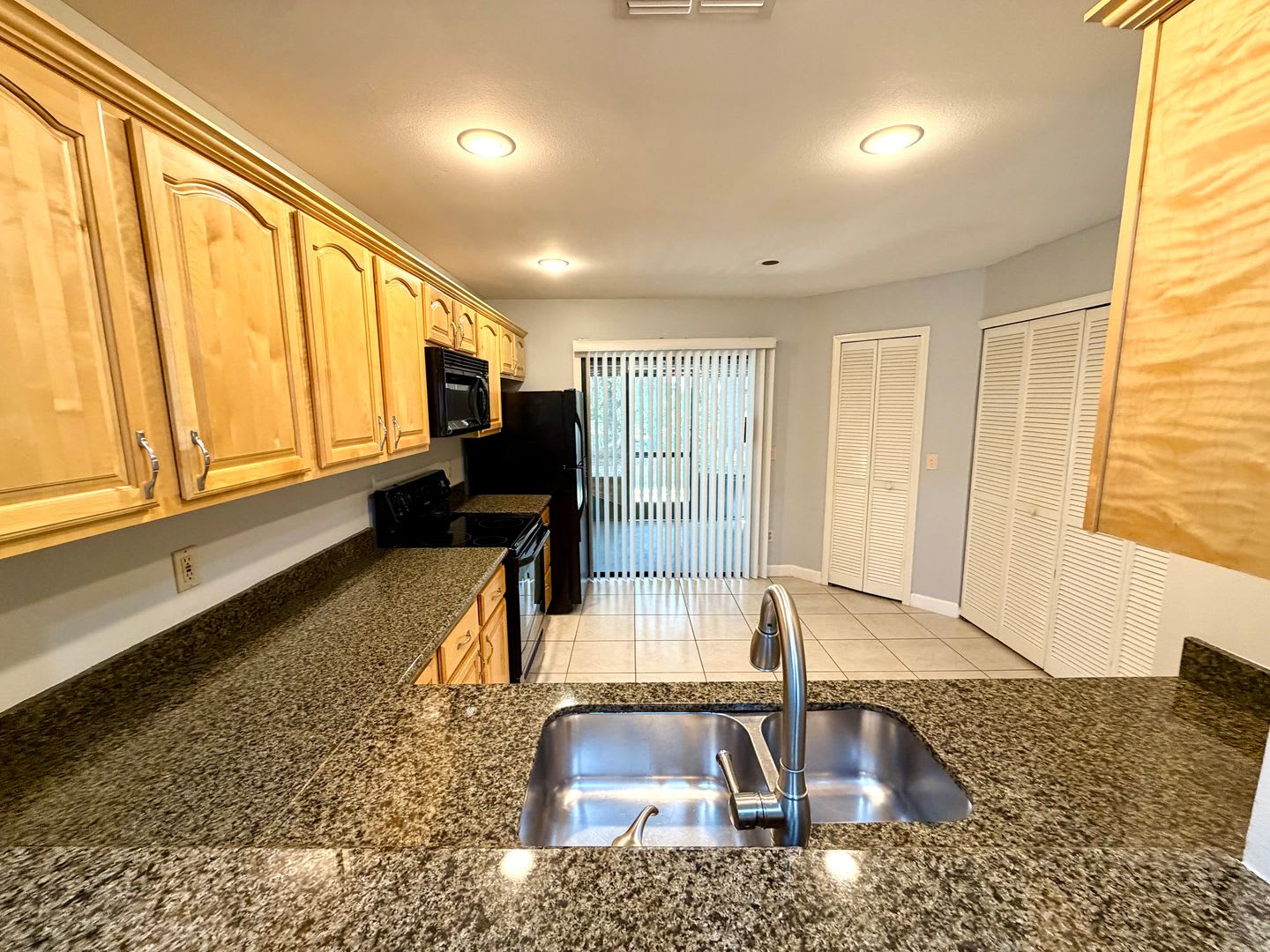 2-bedroom 2.5-bathroom condo in Faircrest!!! – photo 4