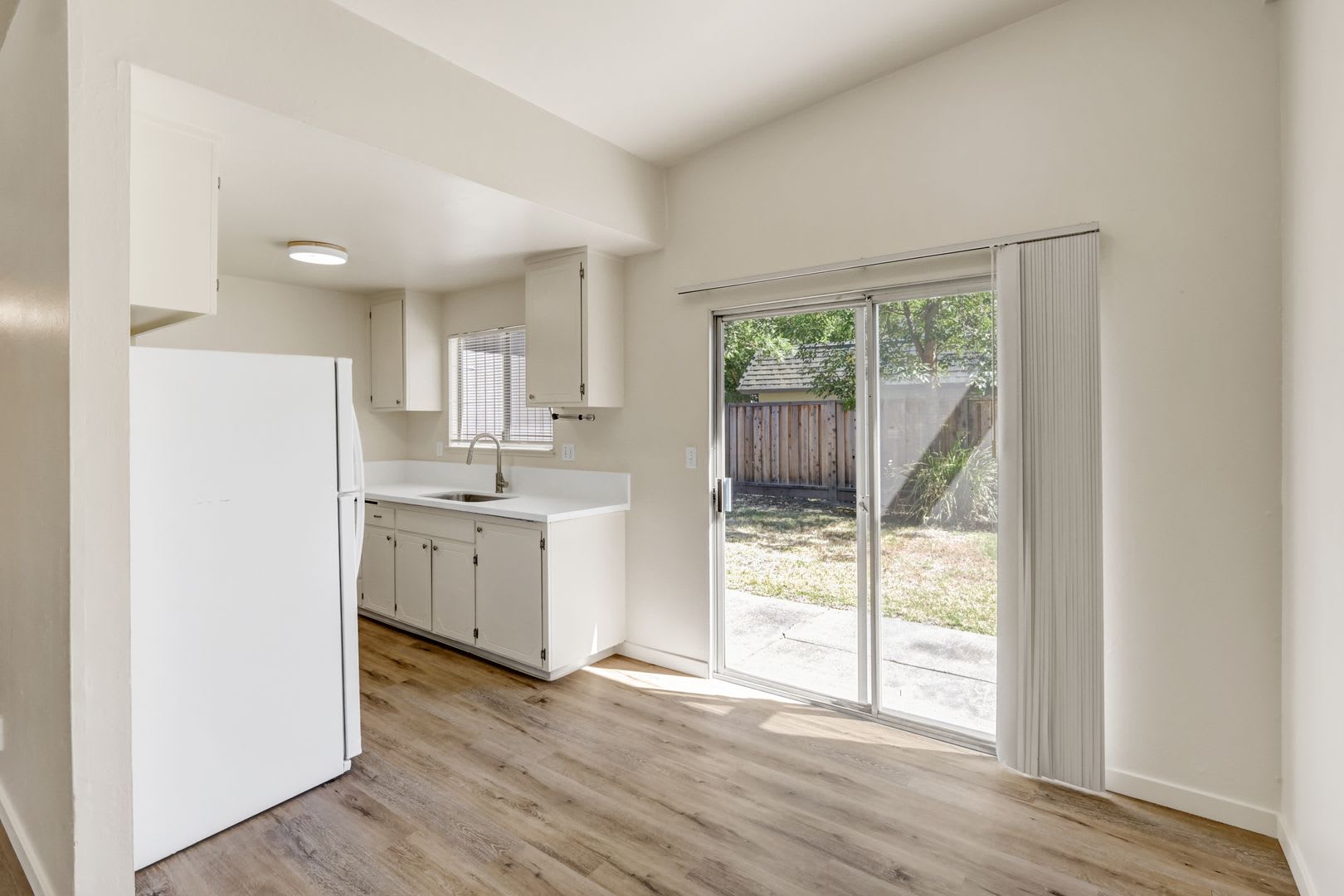 Halfplex in Central Davis – photo 1