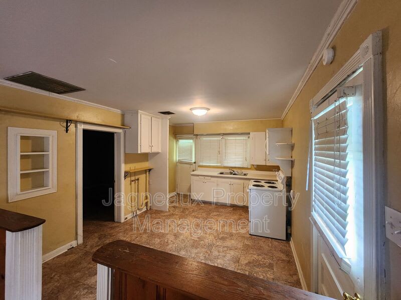 1009 Providence St. – photo 5