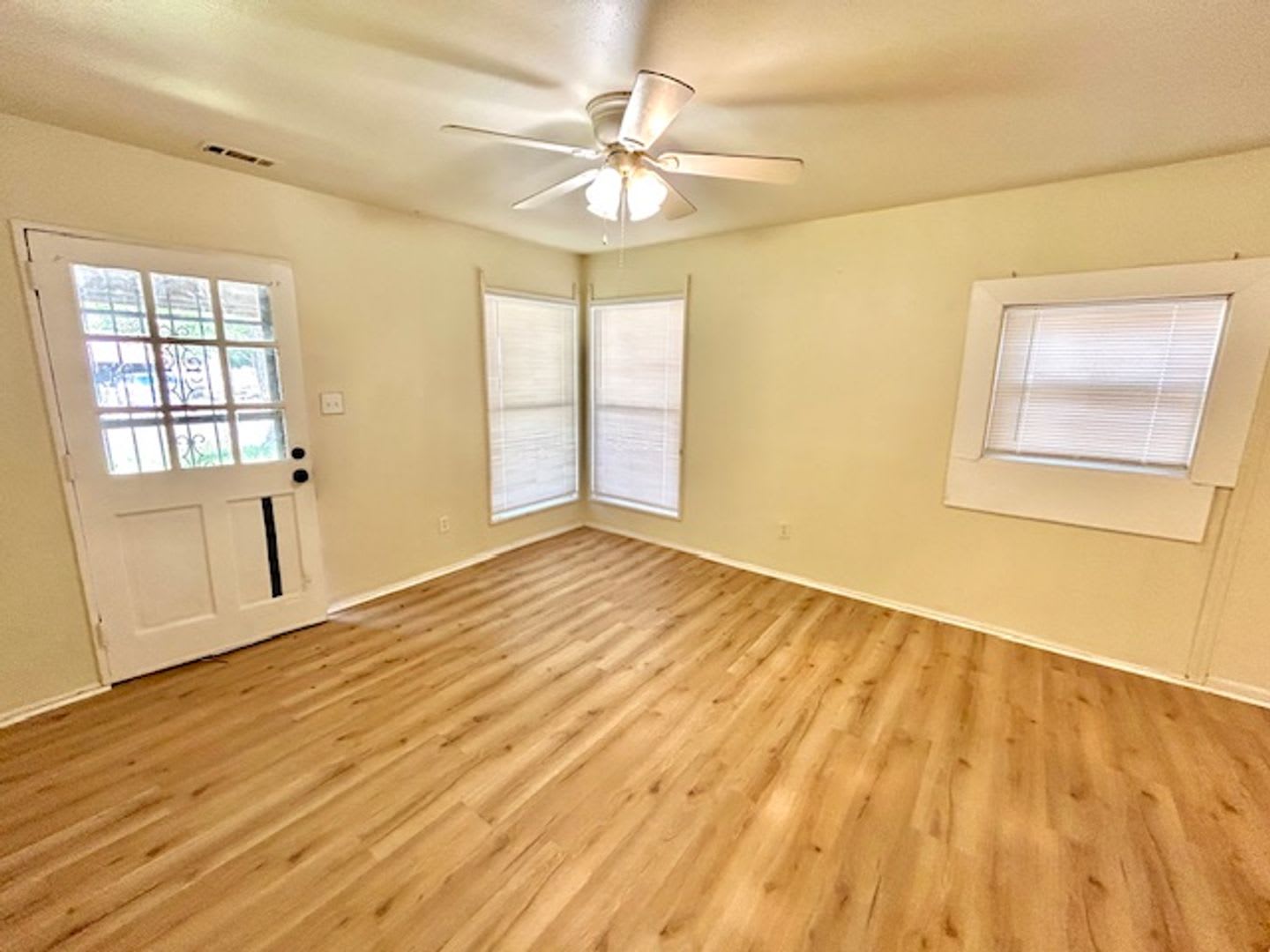 2433 Shepard Cozy Updated 3 Bed 1 Bath Home – photo 3