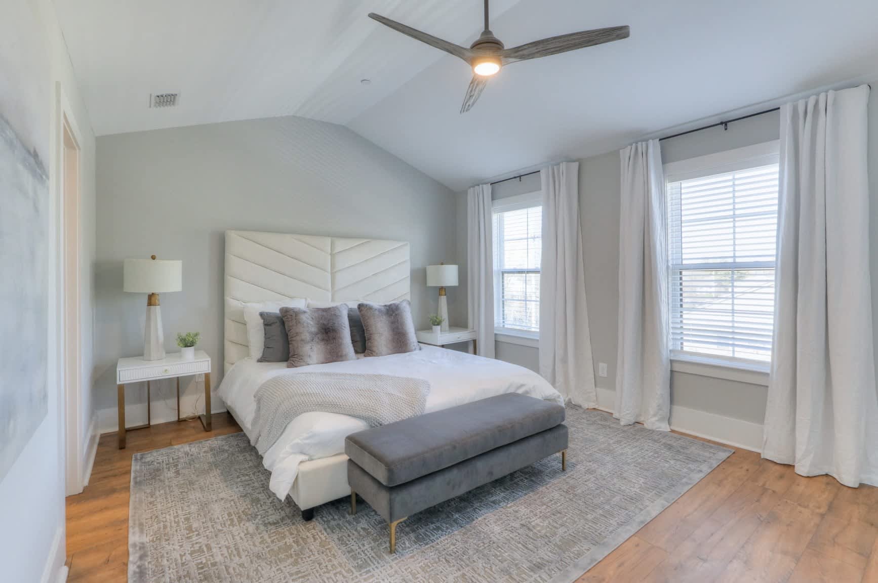 Stunning Remodeled Home In Franklin With A Garage – photo 4