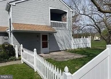 665-B ROSE HOLLOW DR – photo 2