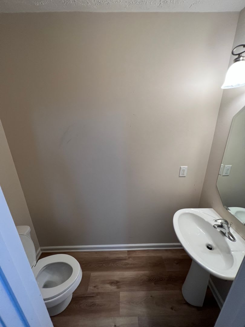 Beautifully Renovated Townhouse In The Blackman Area – photo 2