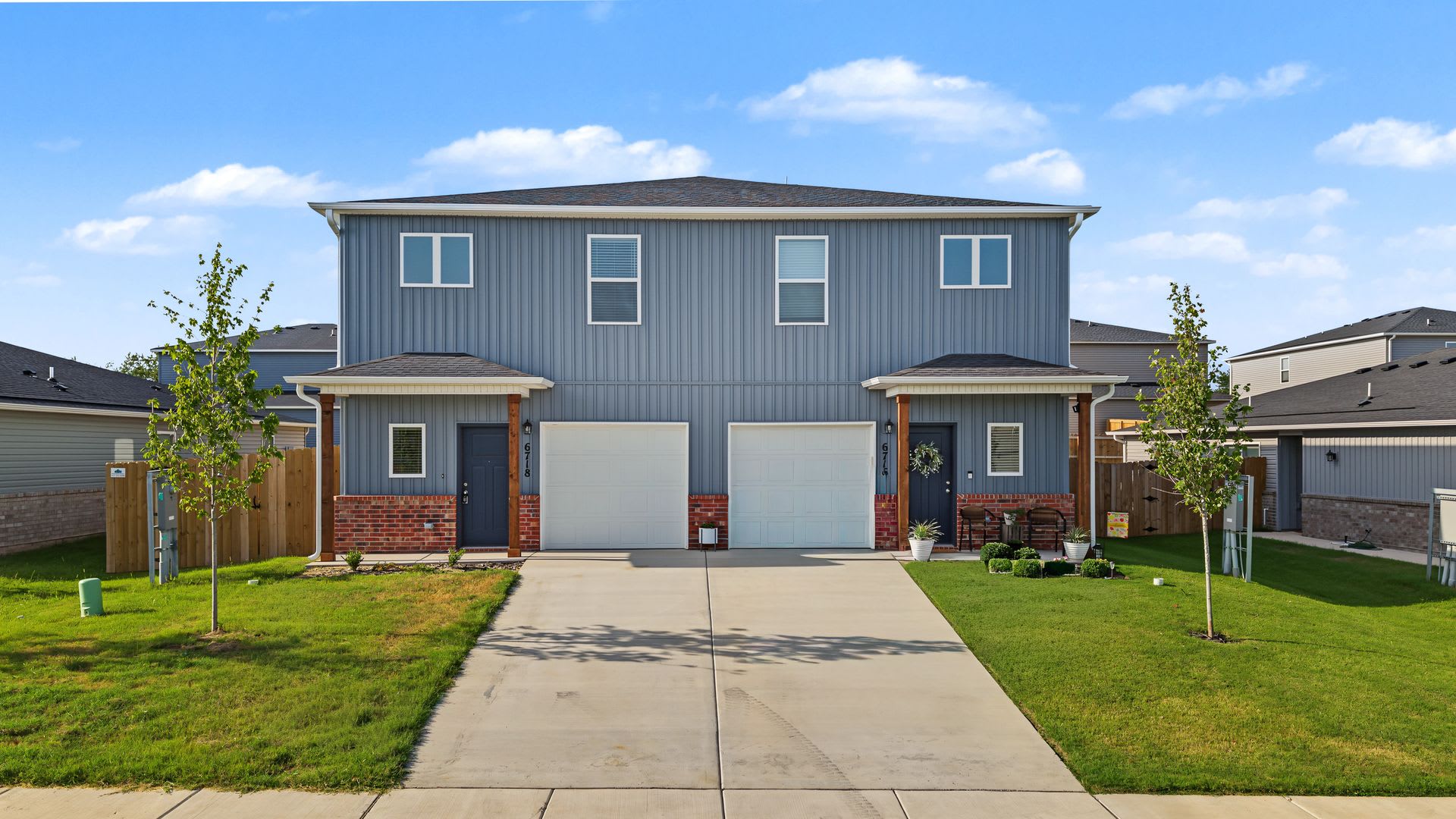 Beautifully designed two-story duplex located in a newly developed community – photo 2