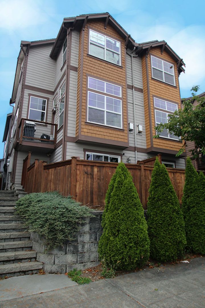 3 BED SEATTLE TOWNHOME FOR RENT W HIGH END FINISHES & EASY COMMUTE – photo 2