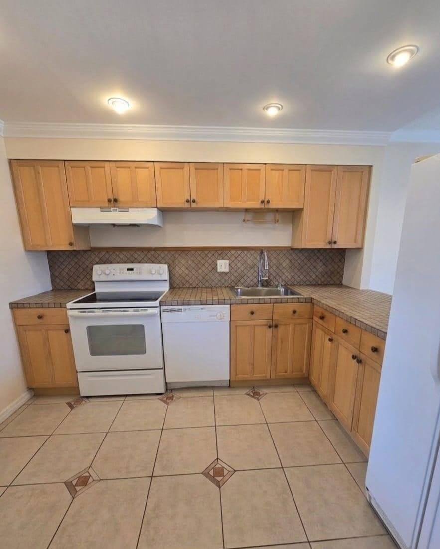 2900 N Palm Aire Drive N – photo 5