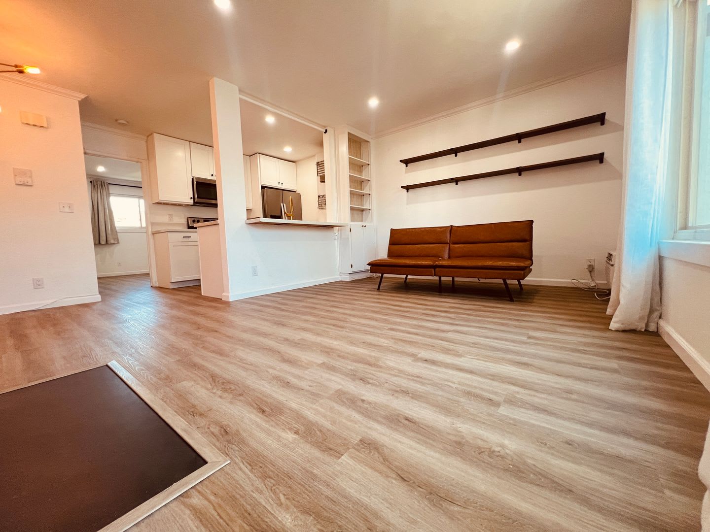 City Heights Fully Renovated One Bedroom Gated Condo with Garage – photo 4