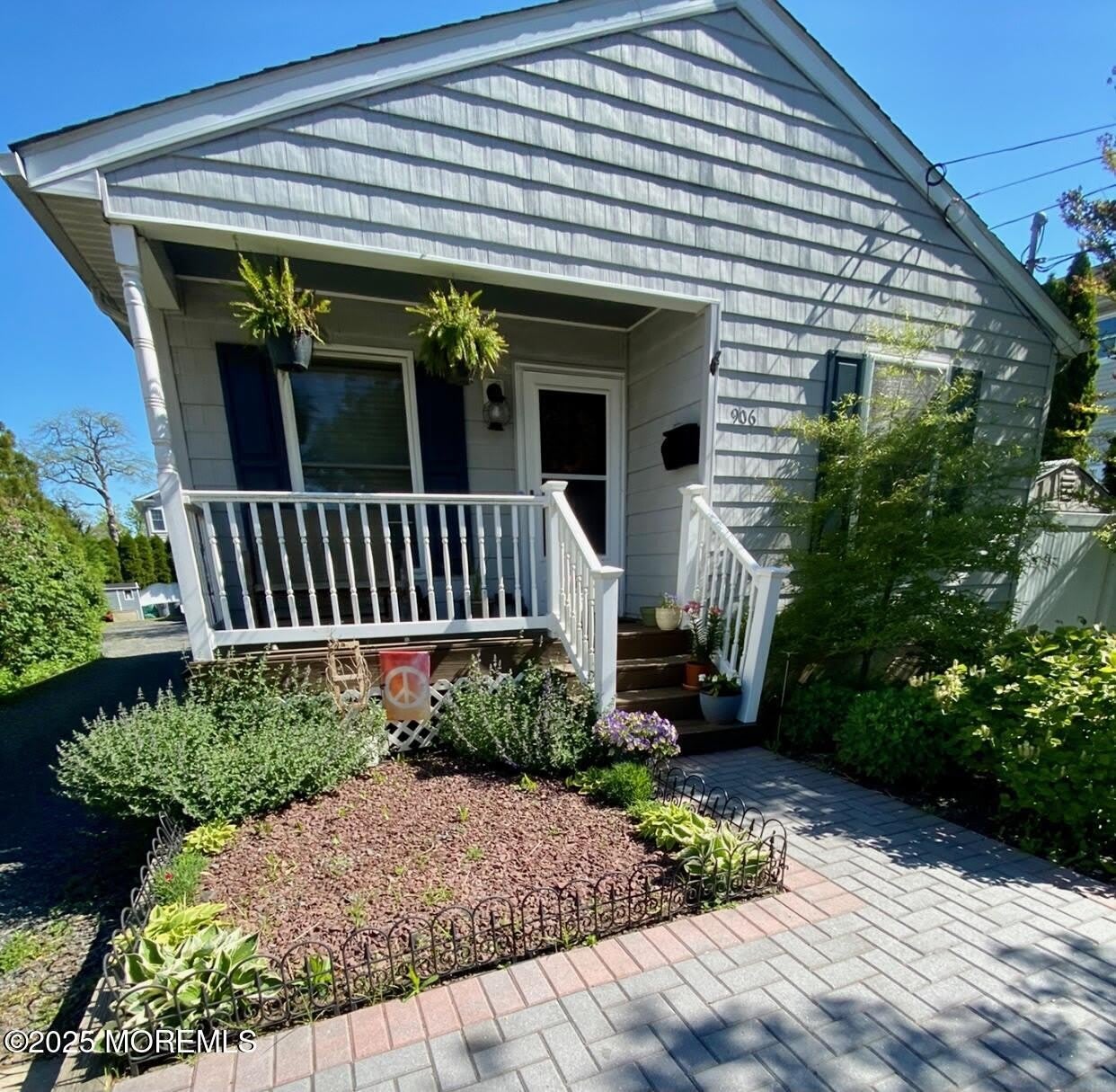 906 16th Avenue – photo 1