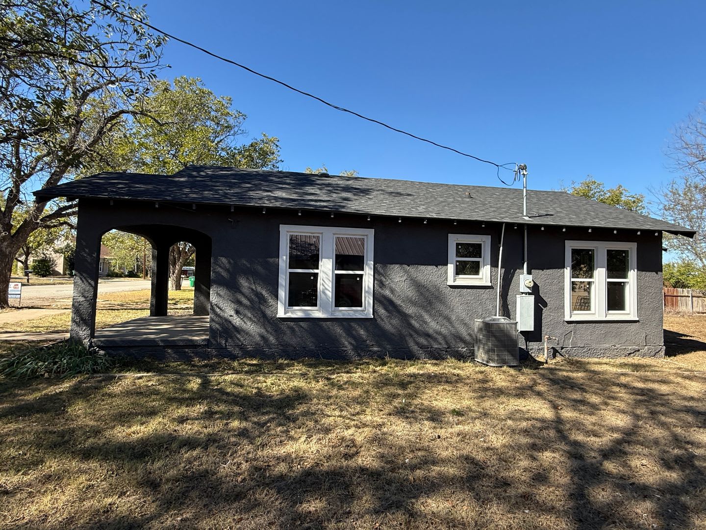 Newly Remodeled Home in Coleman – photo 4
