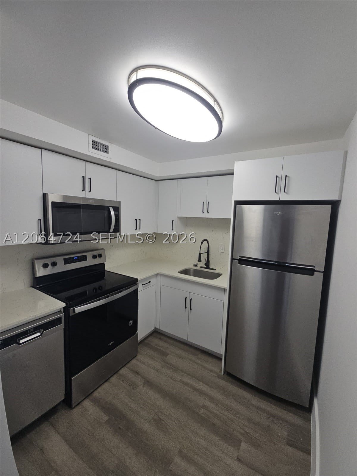 8101 Crespi Blvd – photo 3