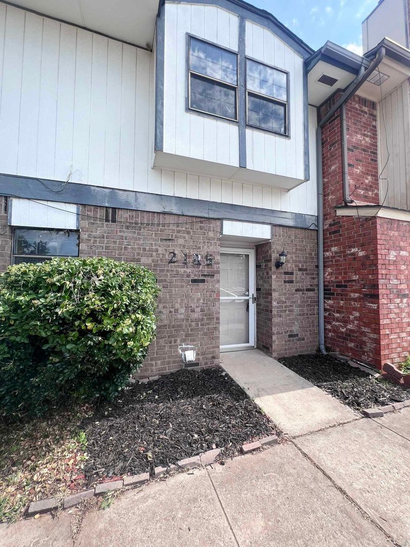 Comfortable Living in a Convenient Location – photo 1