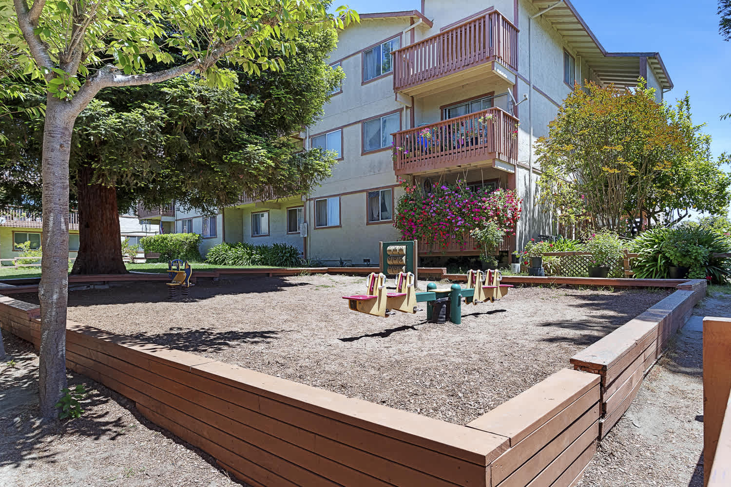 Garden Hill Apartments – photo 1