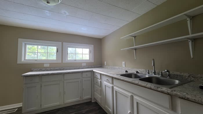 1202 Grover Street – photo 4