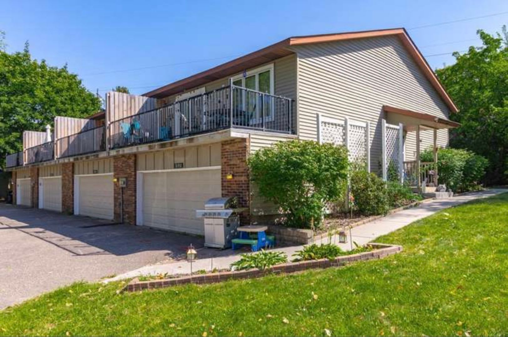 3BR/2Bath Townhome Available Early Sept! – photo 1