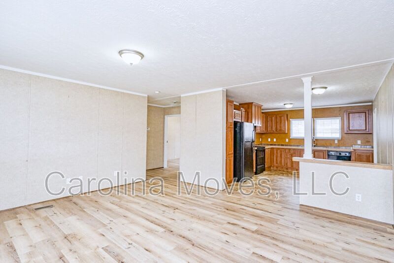210 Frontier Drive – photo 3