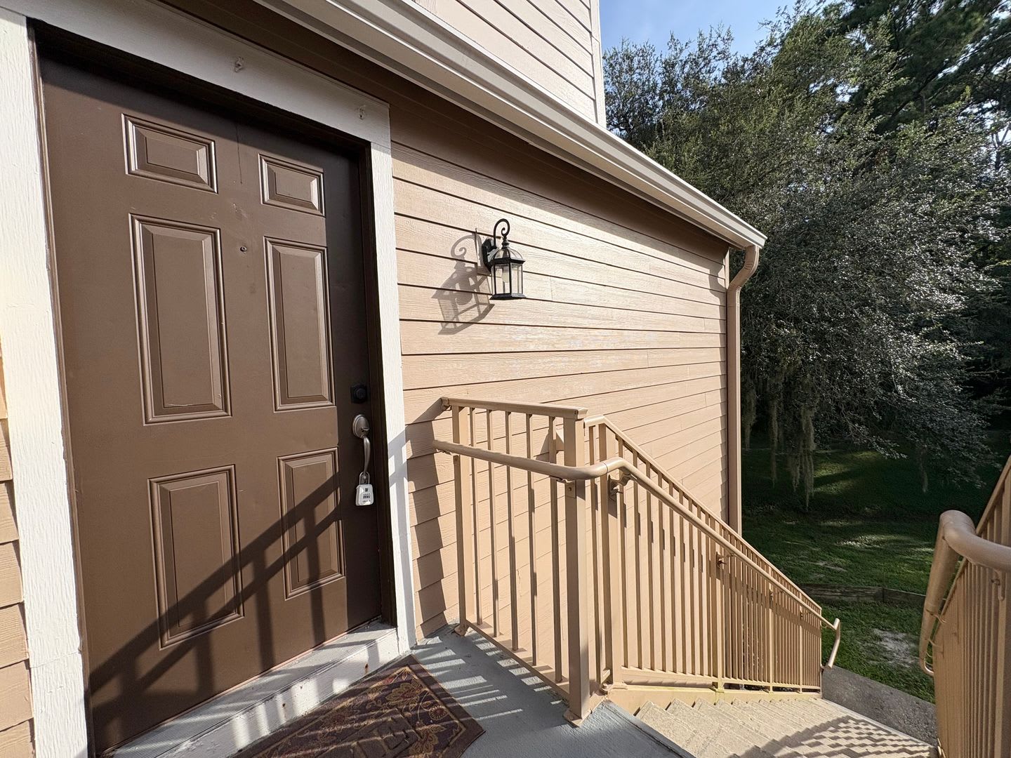 Charming 3B/2B Carpet Free Condo – photo 2