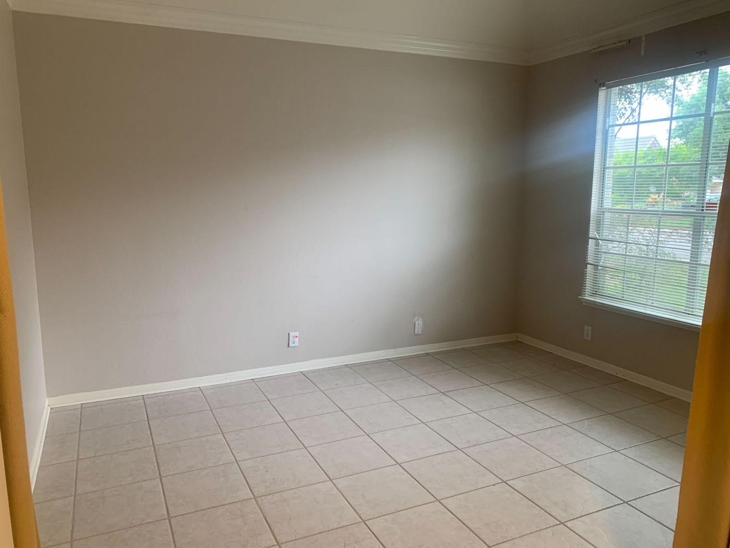Coming Soon 3 Bedrooms 2 Bathrooms 2 Living Areas Fireplace – photo 4
