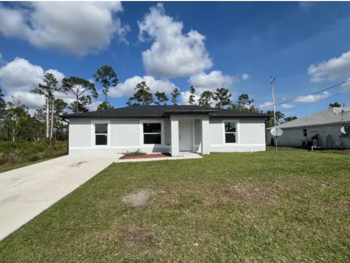 MOVE IN READY-3br 2ba Single Family home in a Great Location! – photo 1