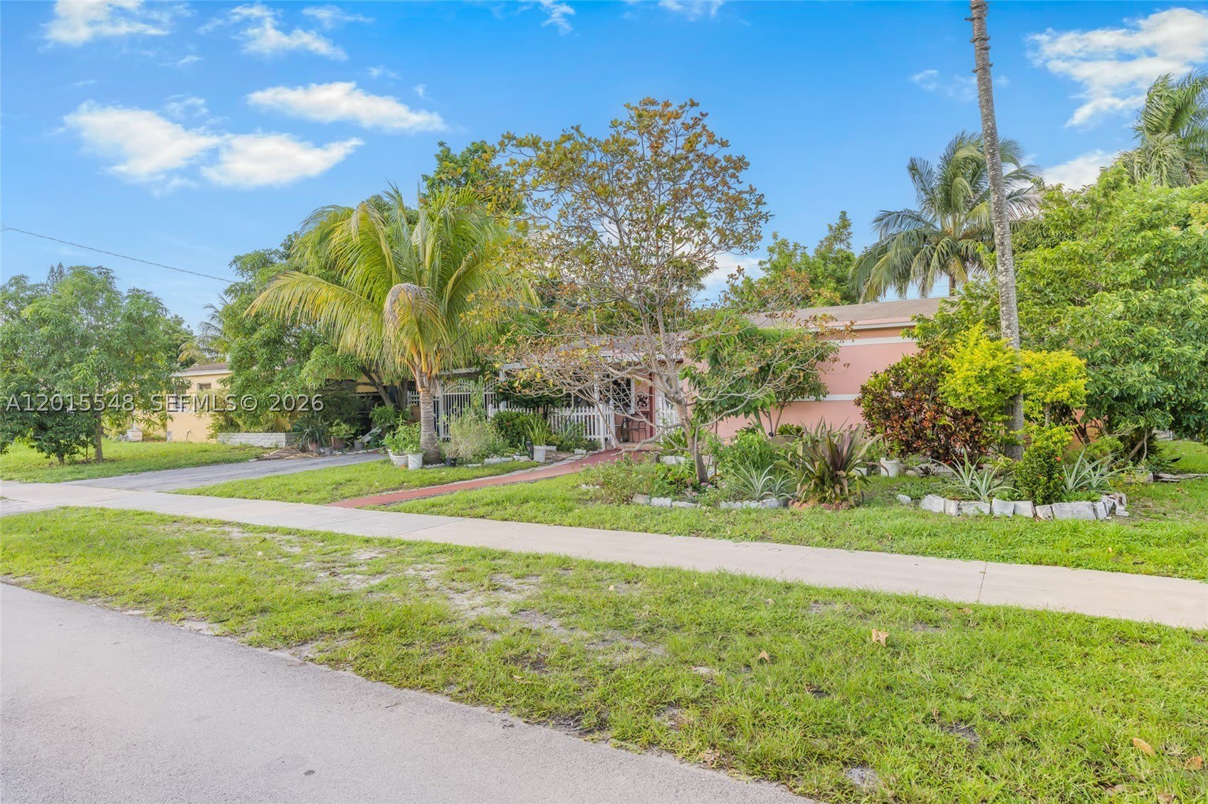 1041 NW 196th Ter – photo 5