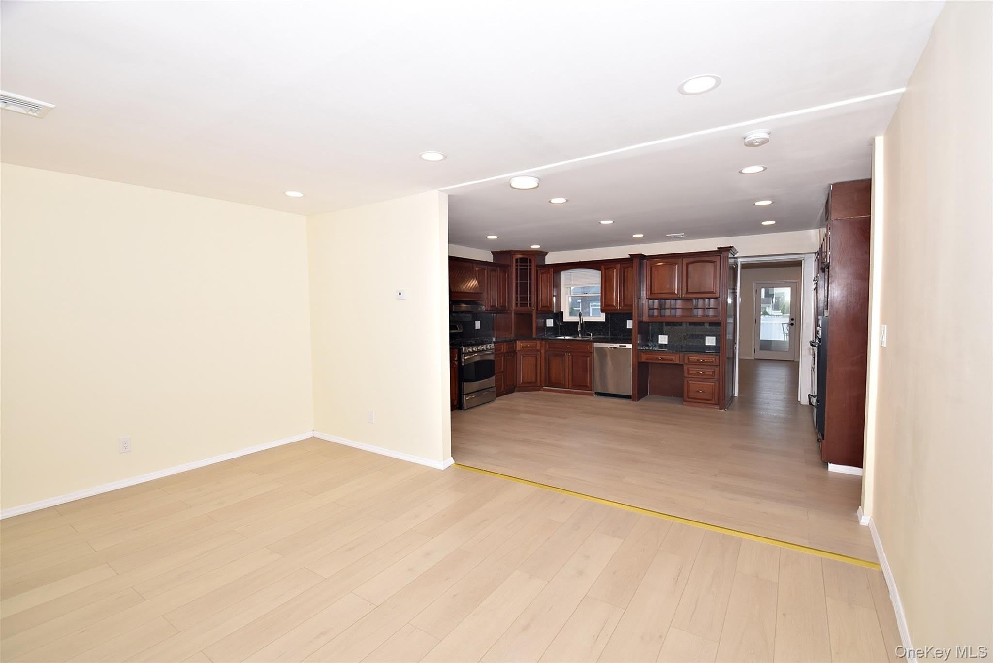 37 Amby Avenue – photo 3