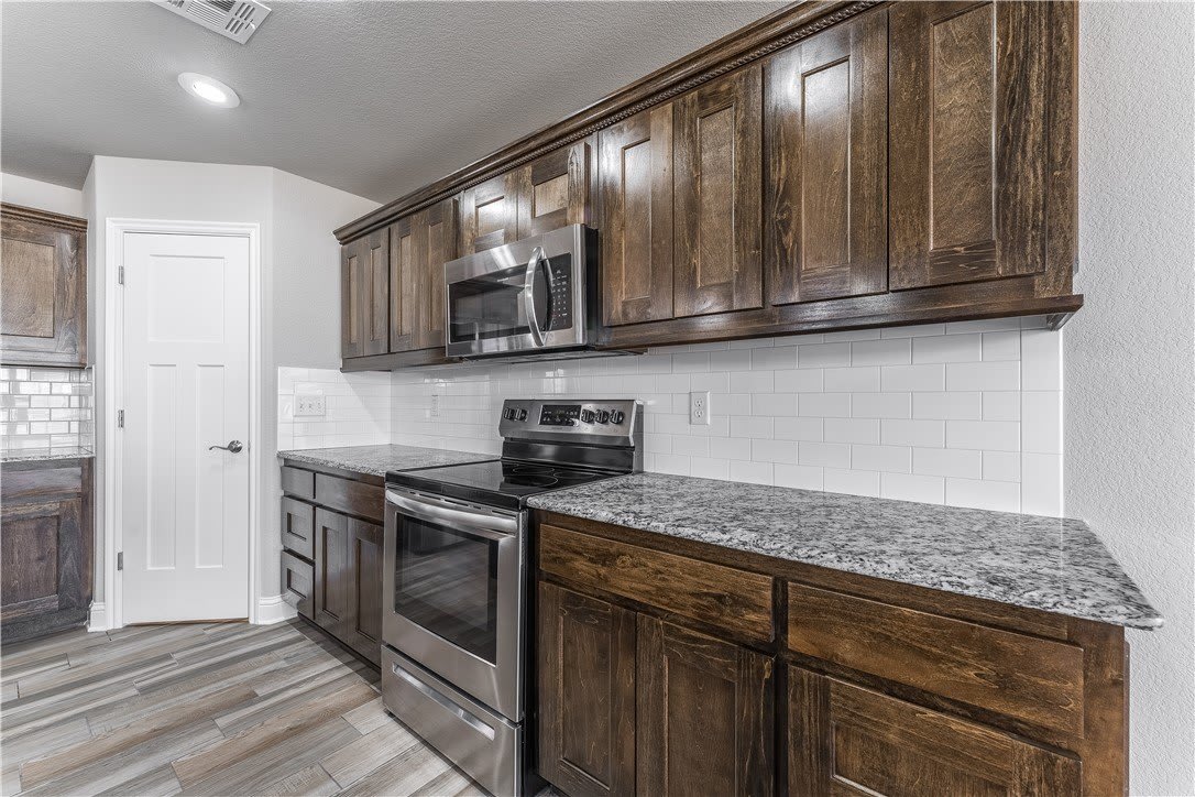 2220 Hunter Drive – photo 5
