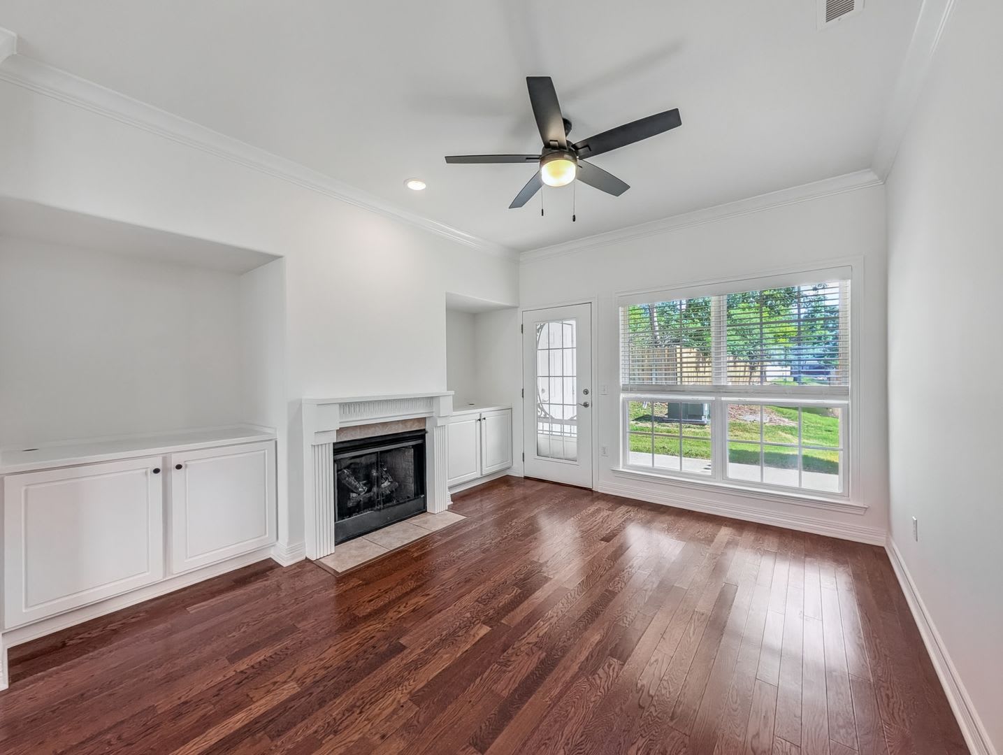 This Just-Updated 3-Bedroom, 2-Bathroom Townhouse Is Everything You’ve Been Looking For! – photo 3