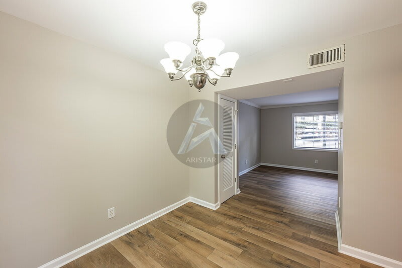 6940 Roswell Rd NE – photo 2