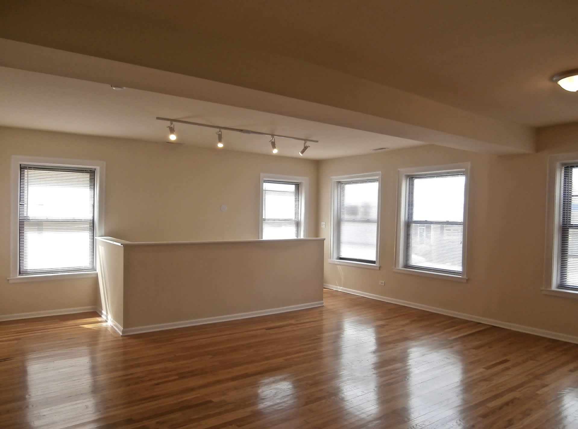 2803 W Lawrence Ave – photo 2