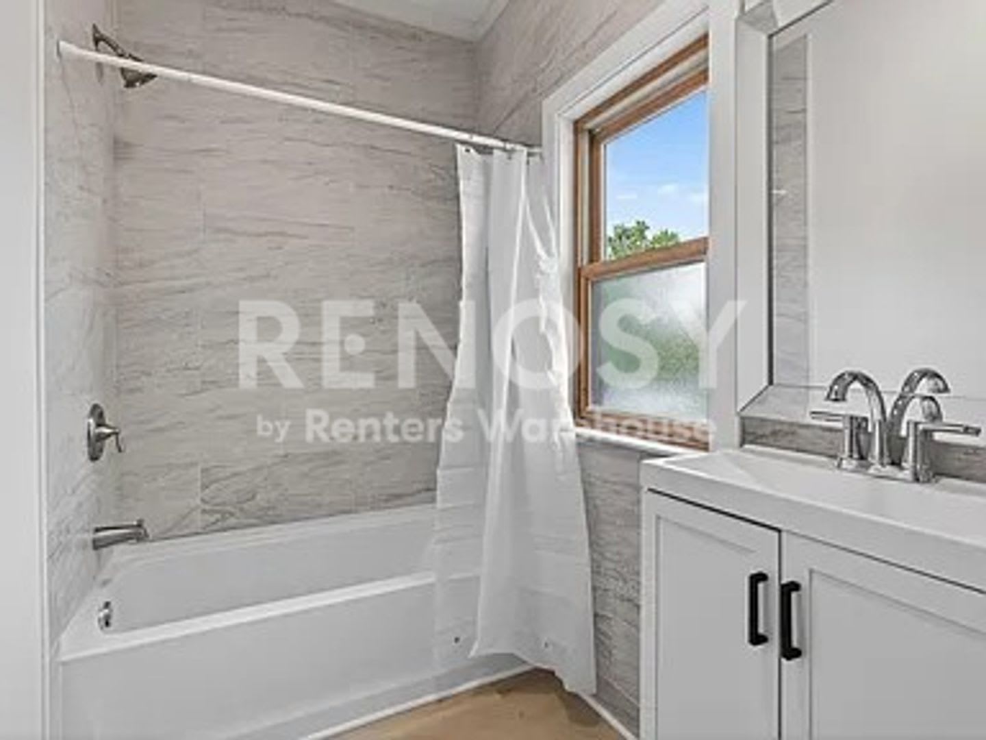 2BD/1BA Duplex in Minneapolis Available Now! – photo 3
