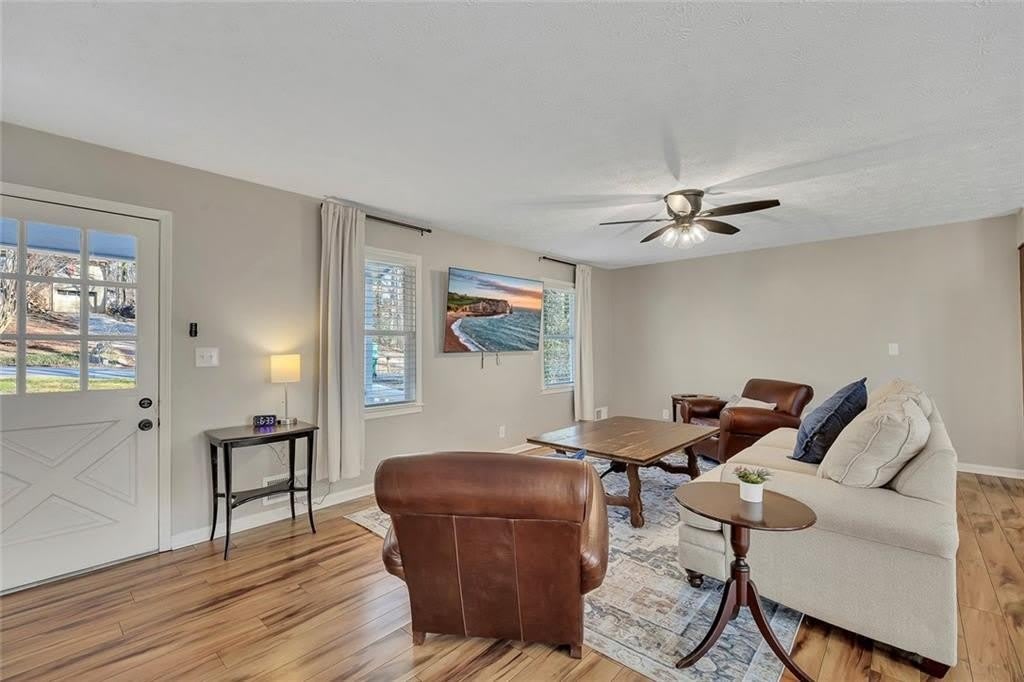 303 Nottingham Drive – photo 2