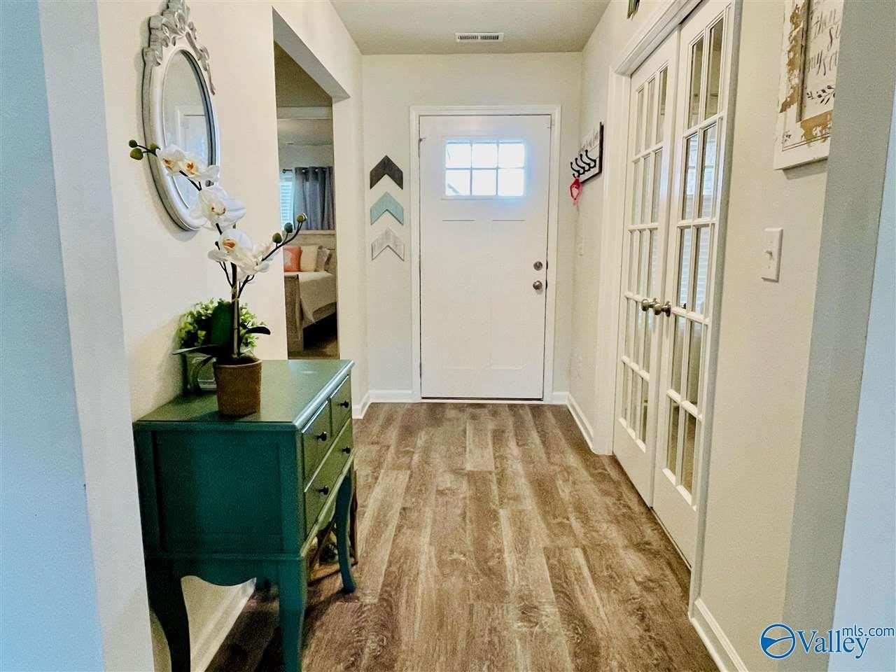 115 Edgestone Drive – photo 2