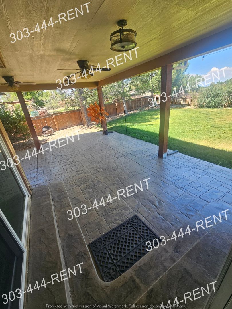 Back to School Special!!! Spacious 5-Bedroom Thornton Home with Finished Basement & 3-Car Garage – photo 3