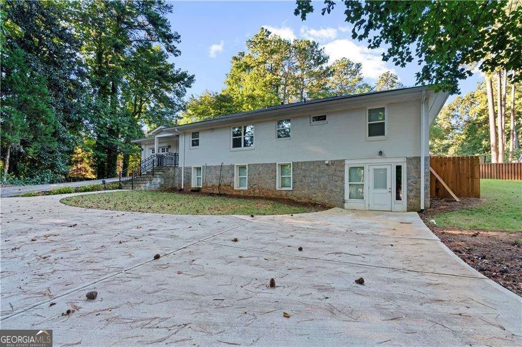1841 Gainsborough Drive – photo 1